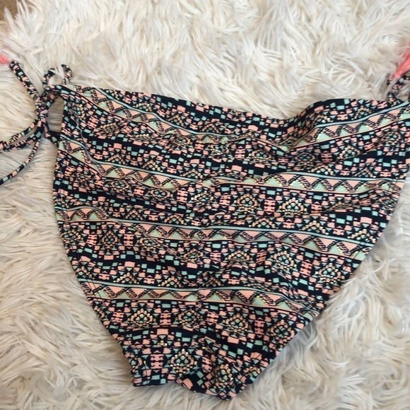Nwt 2/$22 sale tassel bikini bottom size L - Picture 4 of 4